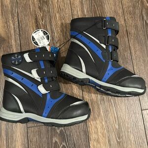 New with tags Totes size 4 boys winter snow boots